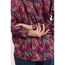 Lade das Bild in den Galerie-Viewer, Tranquillo EcoVero Bluse ‚Jolandaa‘ ikat