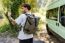Lade das Bild in den Galerie-Viewer, 8000Kicks Nomad Hanf Rucksack grün

