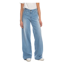 Lade das Bild in den Galerie-Viewer, Ato Berlin Weite Jeans ‚Lacy‘ hellblau used

