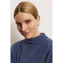 Lade das Bild in den Galerie-Viewer, Tranquillo Nicki Cord Sweatshirt ‚Selinaa‘ crown blue
