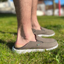 Lade das Bild in den Galerie-Viewer, 8000Kicks Hanf Slip On SunSlide dark green
