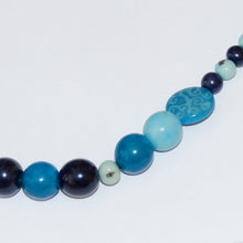 Lade das Bild in den Galerie-Viewer, La Tagua Manufactura Tagua Kette Bambo türkis
