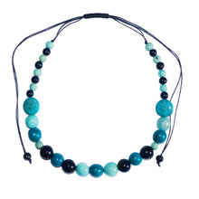Lade das Bild in den Galerie-Viewer, La Tagua Manufactura Tagua Kette Bambo türkis

