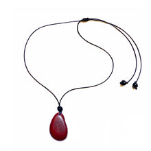 Lade das Bild in den Galerie-Viewer, Green Age Tagua Kette Concha rot
