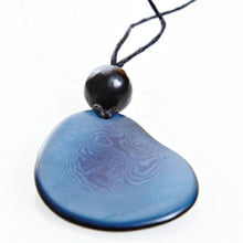 Lade das Bild in den Galerie-Viewer, Green Age Tagua Kette Laura blau
