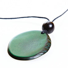 Lade das Bild in den Galerie-Viewer, Green Age Tagua Kette Laura grün
